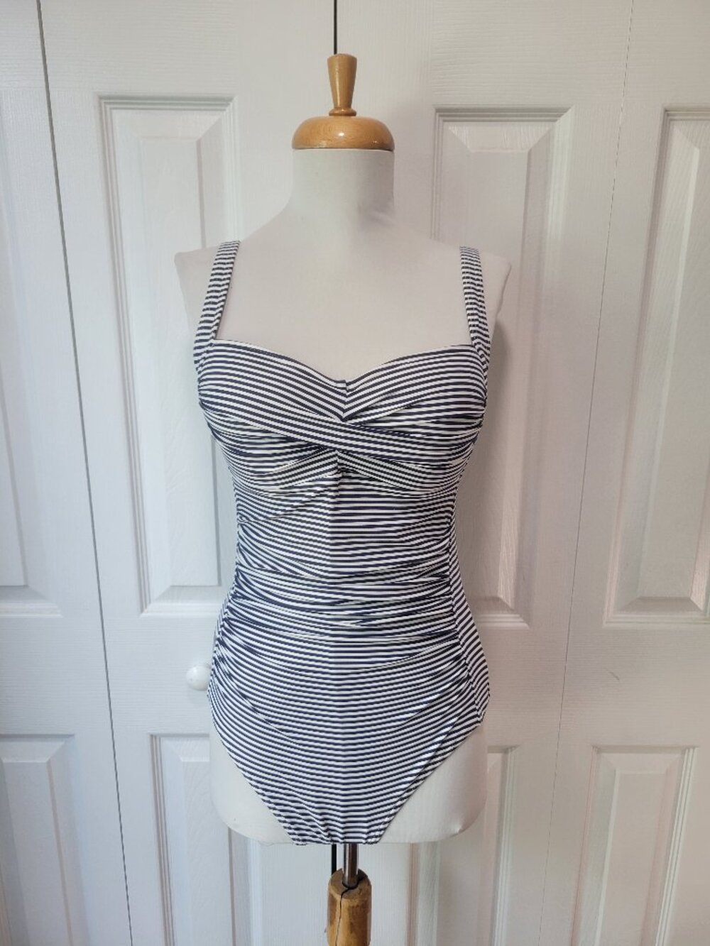 NIPTUCK SWIM PinUp Retro Sorrento Stripe Twist-Front One-Piece Swimsuit sz 6 EUC